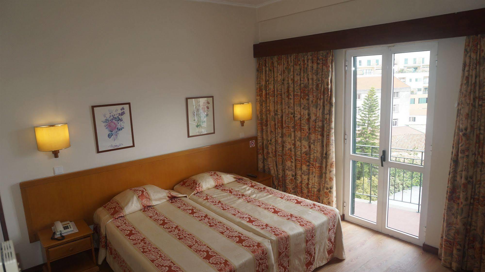 Hotel Do Centro ฟุงชาล ภายนอก รูปภาพ